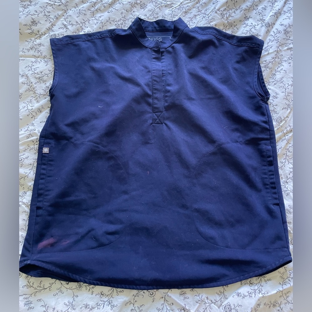 Women Figs Rafaela Oversized Scrub Top in Navy size XS